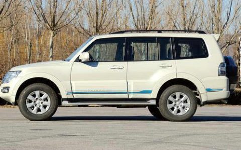 帕杰罗v93油箱多少升