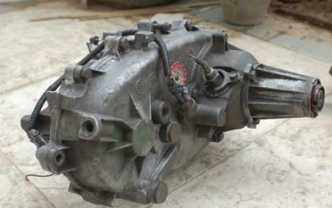 分动器在汽车哪个部位