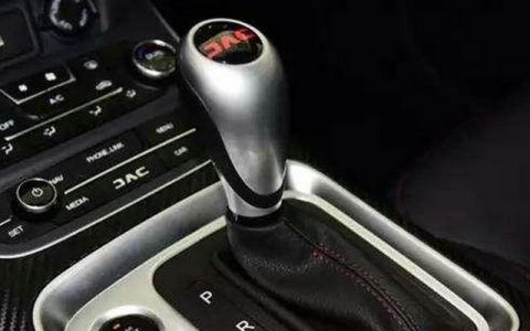 自动挡车等红灯时应该挂什么档位