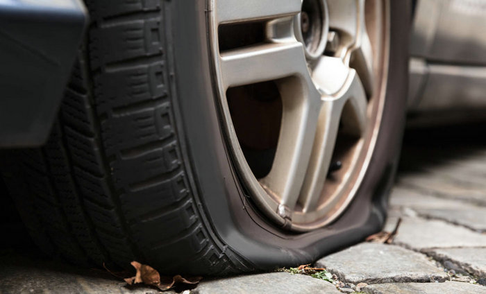 高速轮胎爆了怎么办