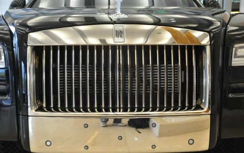 汽车进气格栅好多虫子需要清理掉吗