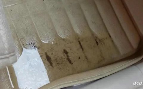 车内脚垫下进水什么原因