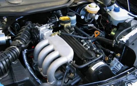 发动机噪音大抖动是什么原因