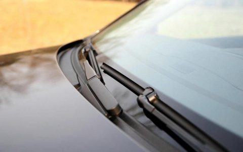 雨刮器一刮感觉有一层雾一样