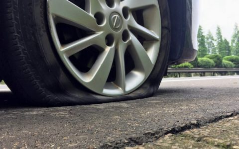 防止爆胎可以降低轮胎气压吗