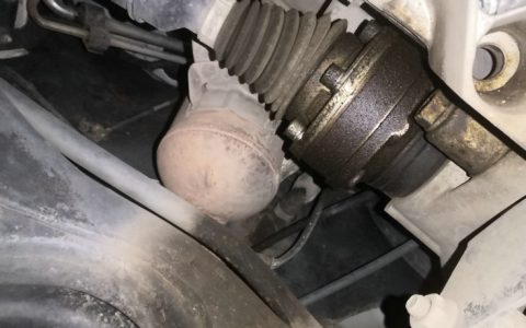 汽车半轴油封漏油有什么影响