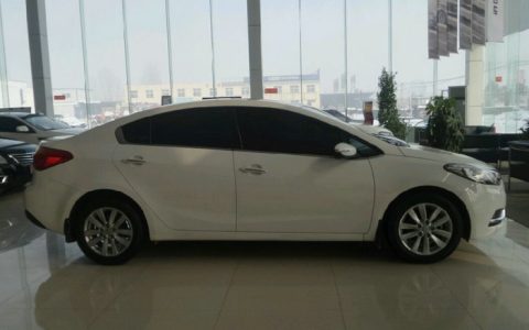 起亚k3钥匙没电了如何启动车