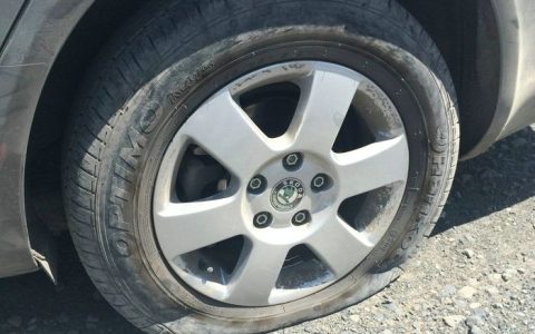 车轮没气还能继续开么