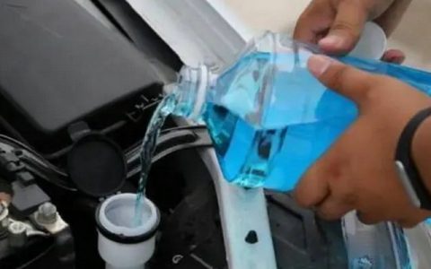 汽车如何加玻璃水 怎么给汽车加玻璃水