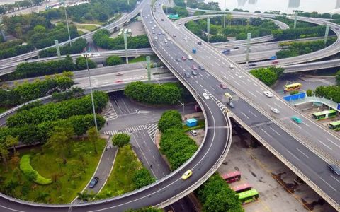 分离式道路和双向交通有什么区别