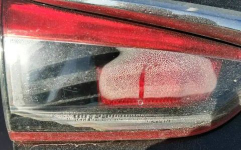 尾灯进水有雾气怎么办