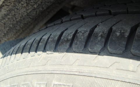 轮胎出现老化裂纹什么程度需要更换