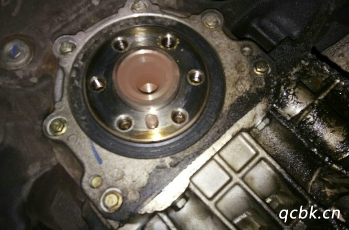 飞轮壳漏油是什么原因