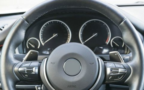 方向盘换挡拨片是干嘛的