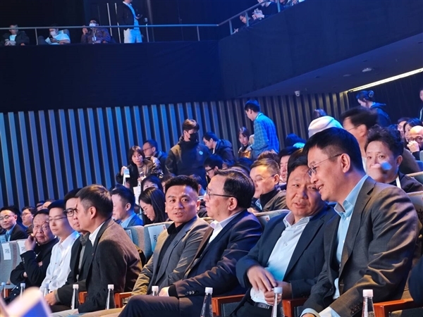 雷军谈小米造第一辆车就成功原因：电动汽车很多技术跟智能手机相近