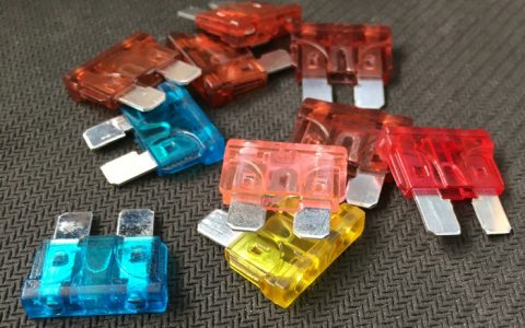 汽车点烟器保险丝多少安