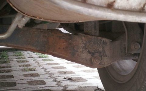 汽车悬挂生锈怎么处理