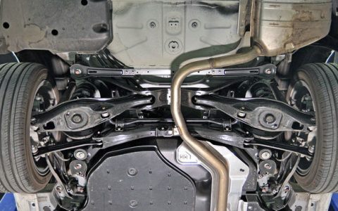 车子底盘磕了一下要不要紧