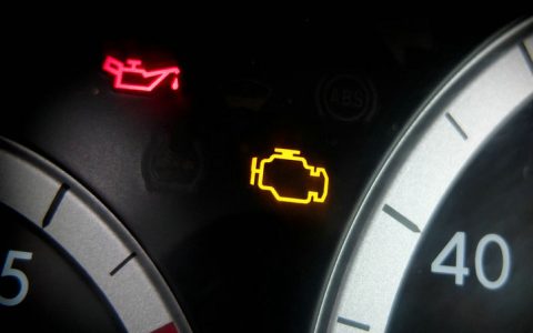 发动机故障标志亮灯还能开吗