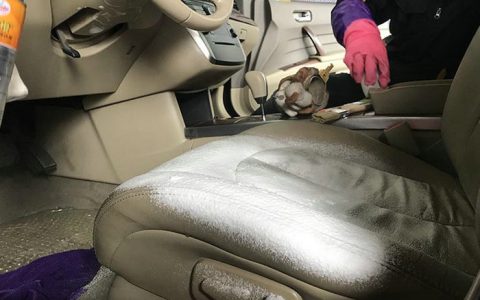 汽车内饰脏了用什么清洗