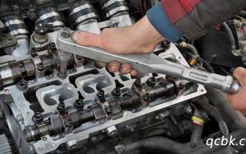 变速箱阀体在哪个位置