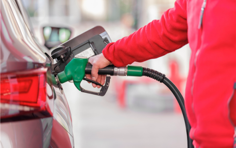 油价上涨！三家汽车品牌同日推限时补贴 还有半吨汽油抽奖