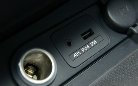汽车上的aux接口有什么用