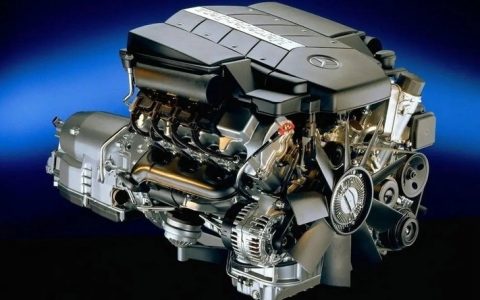 发动机飞轮壳在哪里 起到什么作用