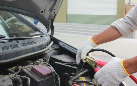 给别人搭电会损坏自己电瓶吗