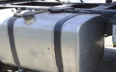 汽车油箱容量在哪里可以看到