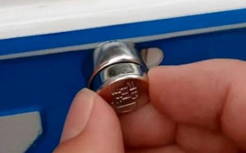 车牌螺丝怎么拆下来 车牌螺丝怎么拆卸