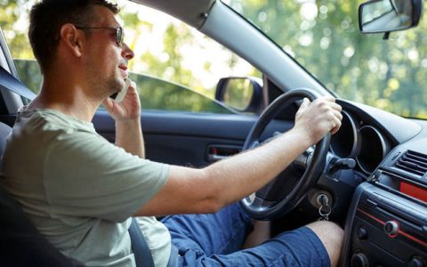 新手怎么开自动挡的车上路