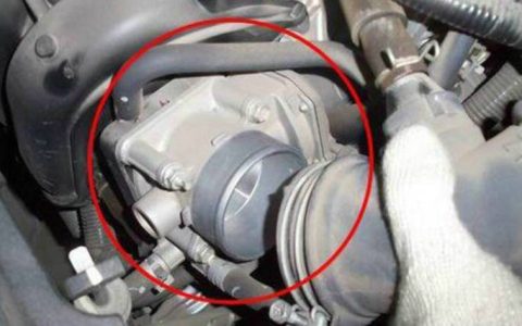 节气门位置传感器一般在哪里