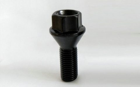 轮胎螺丝会越跑越紧吗