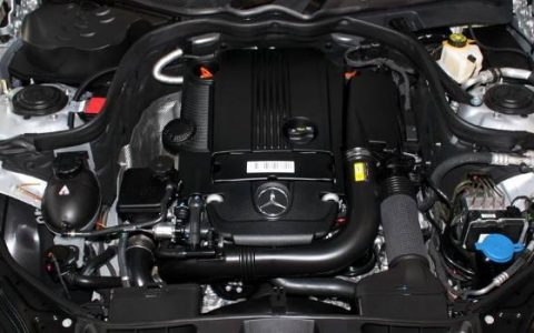 奔驰那款是三缸的