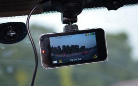 行车记录仪走暗线好还是接点烟器好