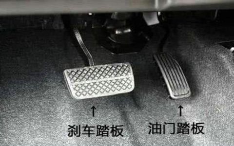 自动挡汽车哪个是油门哪个是刹车