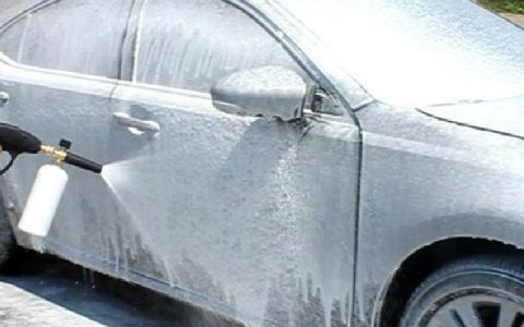 汽车暴晒后可以洗车吗