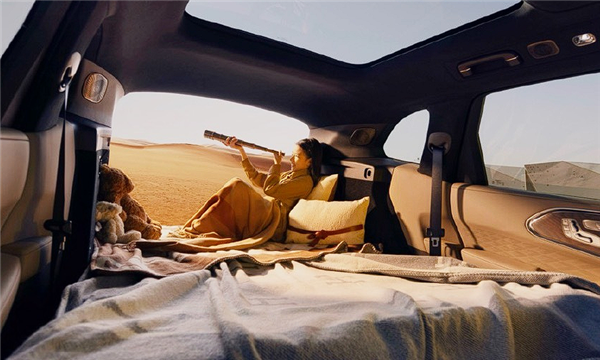 吉利版“宝马X5”登场 极氪8X内饰公布：用上宾利同款音响