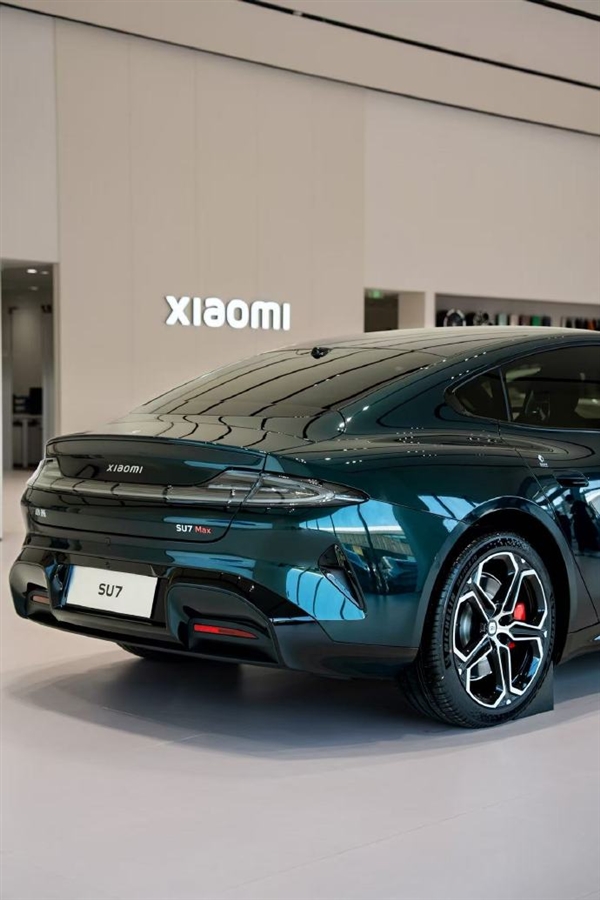小米汽车第4款绿色来了！新一代SU7靛石绿实拍 雷军：高级而不张扬