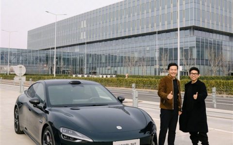 小米汽车第4款绿色来了！新一代SU7靛石绿实拍 雷军：高级而不张扬