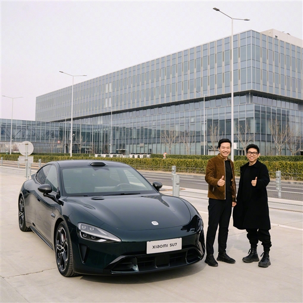 小米汽车第4款绿色来了！新一代SU7靛石绿实拍 雷军：高级而不张扬