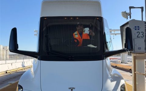 特斯拉电动卡车