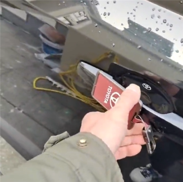 广汽丰田威兰达遭车主集体投诉：不配遥控钥匙 送的卡片钥匙频繁失灵