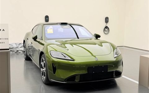 预售22.98万起 鸿蒙智行尚界Z7到店：掀背尾门开口巨大