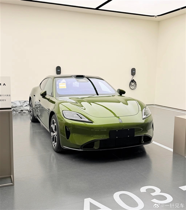 预售22.98万起 鸿蒙智行尚界Z7到店：掀背尾门开口巨大