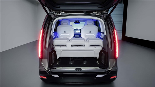 新势力MPV终极对手！奔驰全新纯电VLE全球首发：冰箱彩电大沙发一车配齐