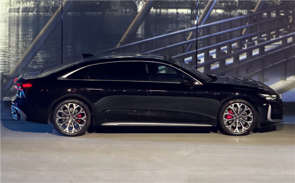 杀疯了！全新一代奥迪A6L开启预售：32.3万元起 降价超10万元