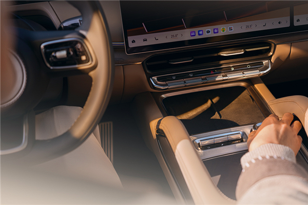 吉利版“宝马X5”登场 极氪8X内饰公布：用上宾利同款音响