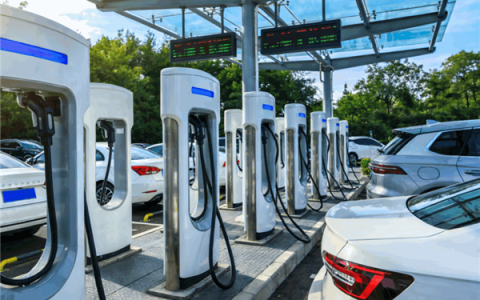 交通运输部：今年启动服务区机制升级行动 增加马桶位、完善充电设施